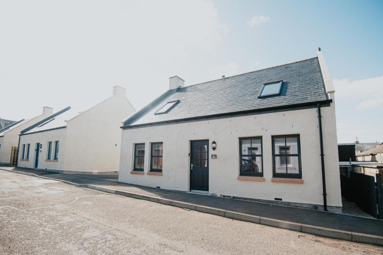 The Seafield Arms Hotel Cullen - Self Catering Exteriör bild